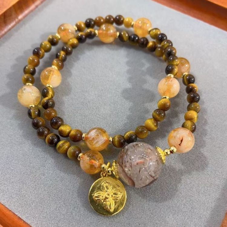 وتصمم الفتيات السارات المتطابقة من حجر النمر في البرجين الأصفر البرجين كحلقات اليد الصغيرة Item Picture