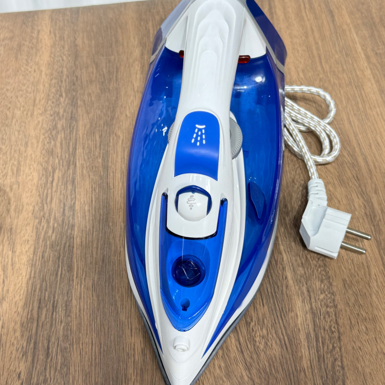 熨斗/电熨斗/迷你熨斗/熨斗白/干式熨斗白底实物图