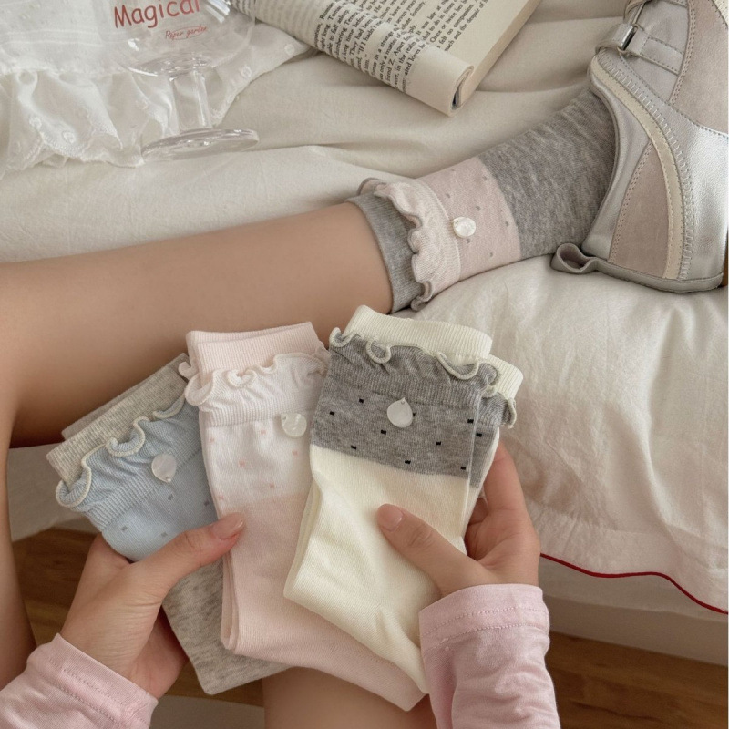 Boneless color-blocking cake edge pile socks for women spring and summer, thin cotton sweet polka dot button mid-calf socks miu ballet style