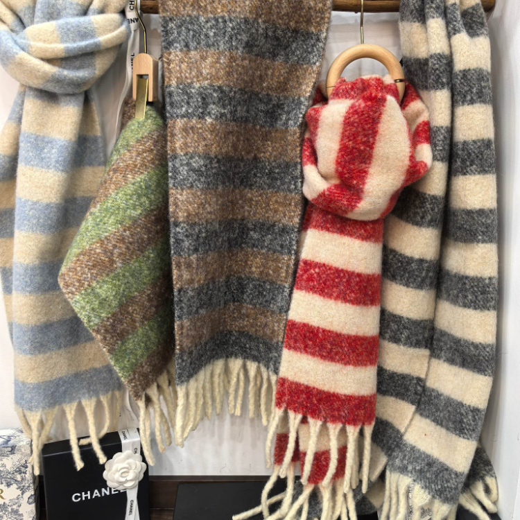 Wholesale of new vintage wool coarse beard scarves in stock, e-commerce live streaming supply chain Item Picture
