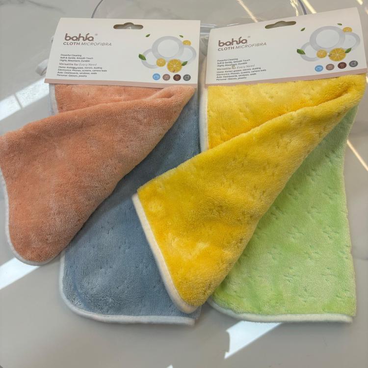 Coral velvet face towels, living room and bedroom cleaning towels, kitchen rags are soft, comfortable, absorbent and do not shed fibers Application Scenario