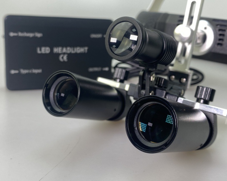 Foreign trade medical headlamps, surgical and dental magnifying glasses 4X5X6X, detachable headlamps with lithium batteries Application Scenario