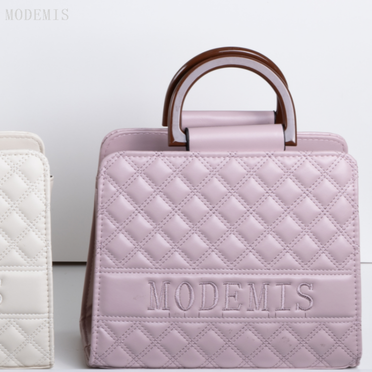 STOCK trendy women's bag, detachable shoulder strap, crossbody handbag, crossbody bag for women Application Scenario