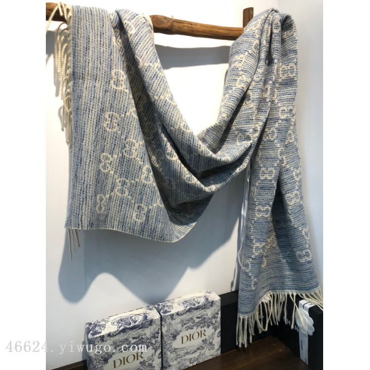 New in-stock cross-border scarves wholesale e-commerce live streaming, elegant little Chanel style double CC Little Chanel Application Scenario