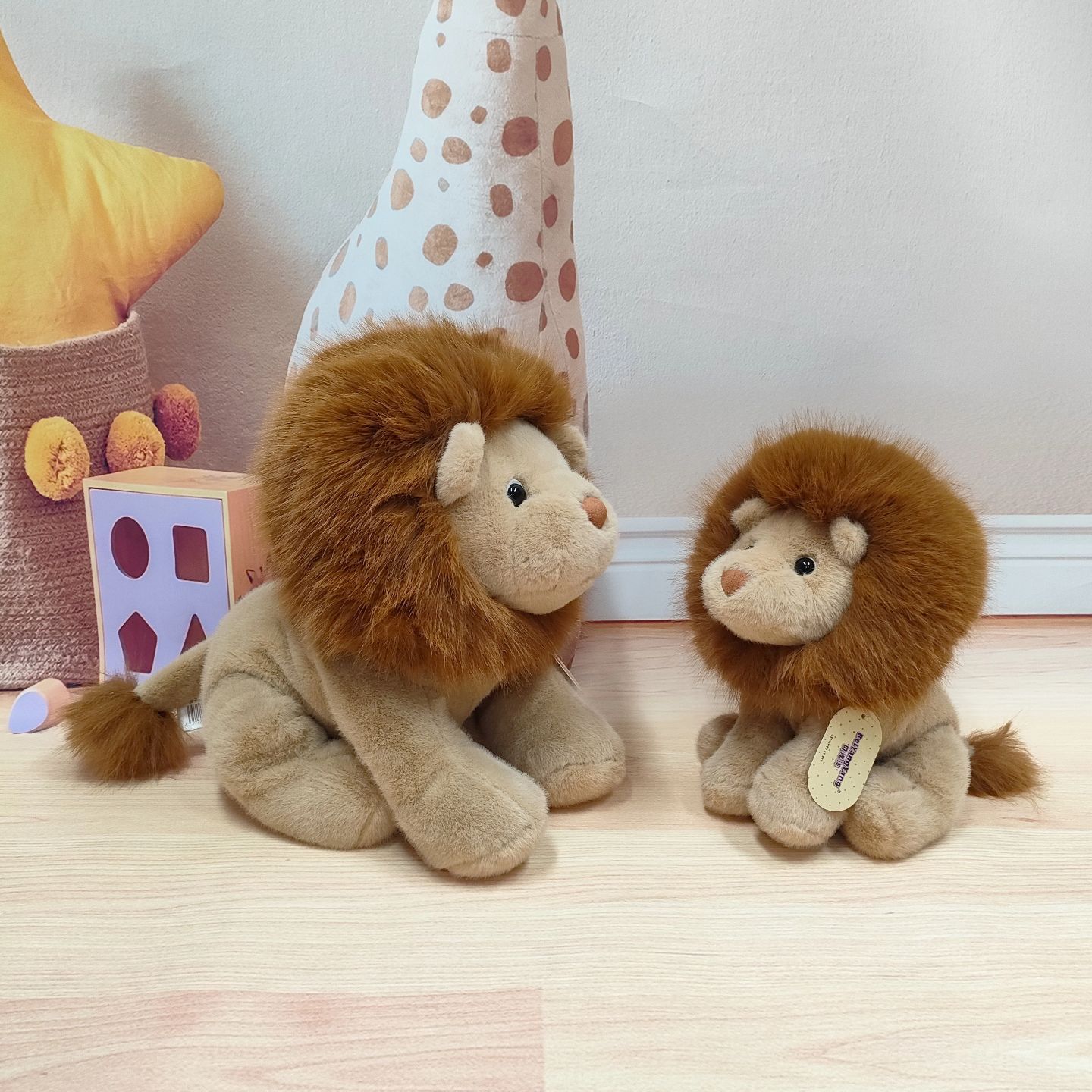 Lion plush toys, comforting dolls, realistic lion figurines, throw pillows, gifts, children's toys, creative and trendy toys