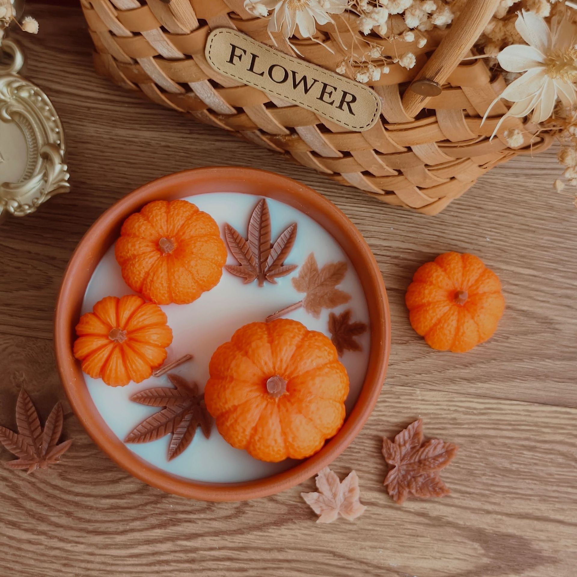 Creative Harvest Festival Pumpkin Scented Candles, Halloween Cross-border New Birthday Gifts, Maple Leaf Home Decoration full figure