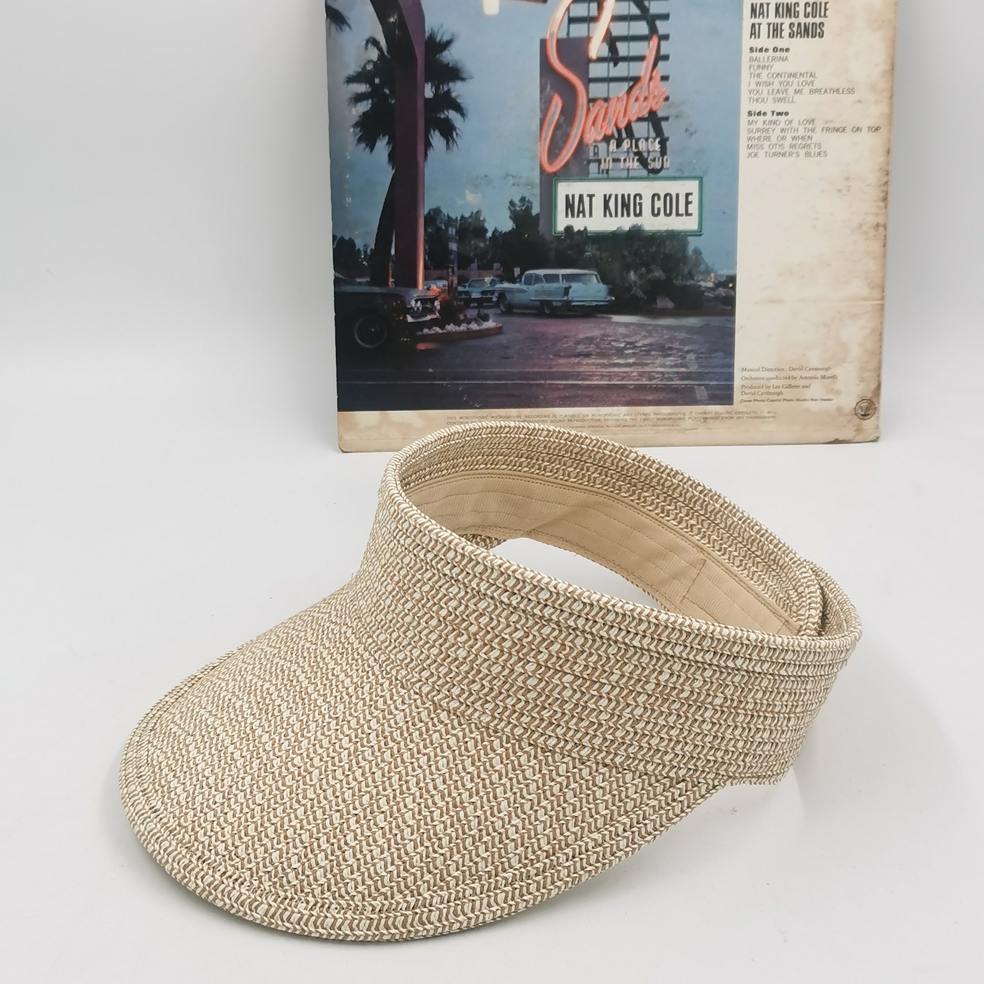 Wholesale of women's spring and summer sky hats, men's running casual sun hats, outdoor adhesive patterned sun protection and shade hats