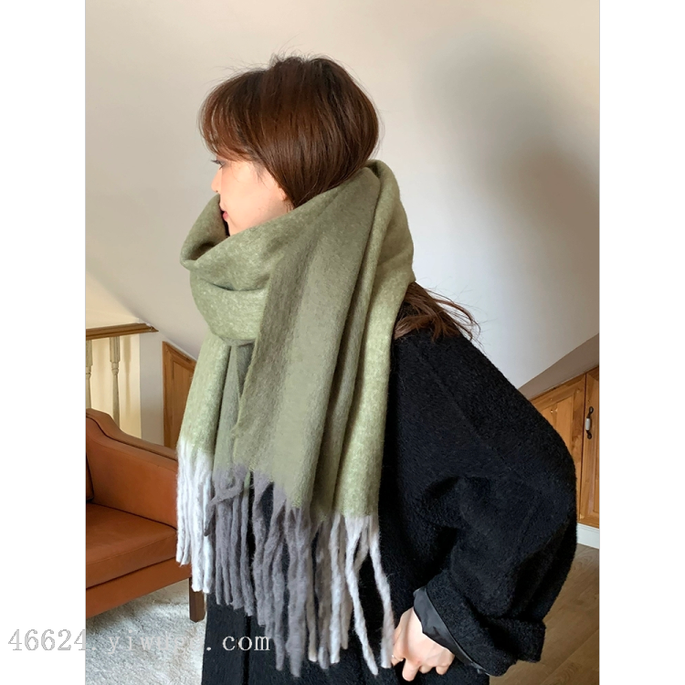 Cross-border scarf wholesale e-commerce live-streaming supply chain, cotton candy series left and right double-layered thick whiskers Application Scenario