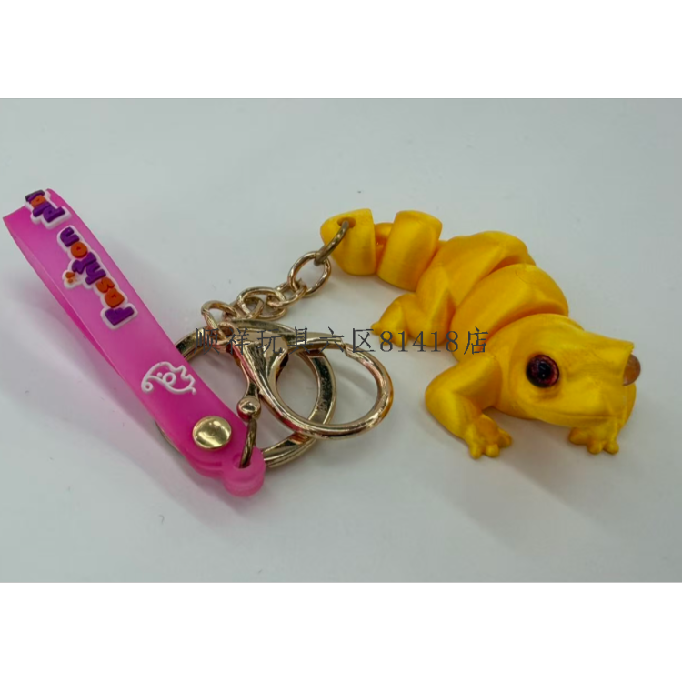 3D printed keychain bag pendant, gecko joint movable student backpack accessory Application Scenario