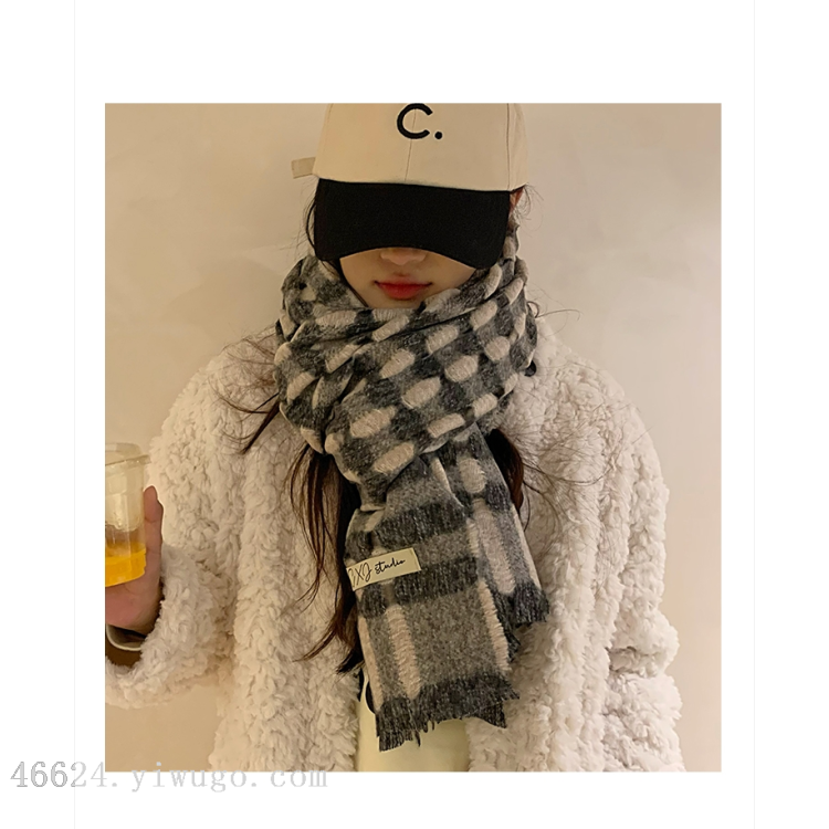 Wholesale of cross-border scarves in stock, e-commerce live streaming supply chain, new classic perforated scarves