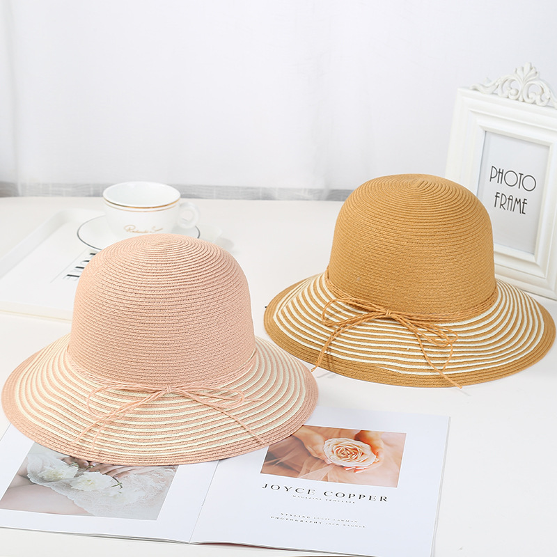 Chenglei's finely woven straw hat is a cute girl's summer sun protection hat for going out and shopping. It's also a student's summer thin and sagging hat