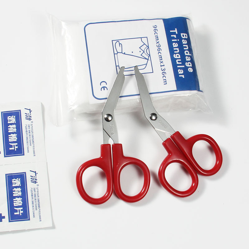 Stainless steel gauze shears, outdoor bandages, medical shears, matching bandage shears, intramural tape shears, first aid kit accessories full figure