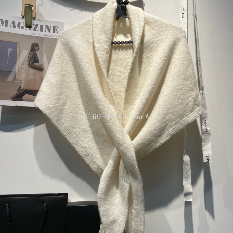 Wholesale of new cross-border export ready-made scarves in plain triangular shawls through e-commerce live streaming supply chain Application Scenario