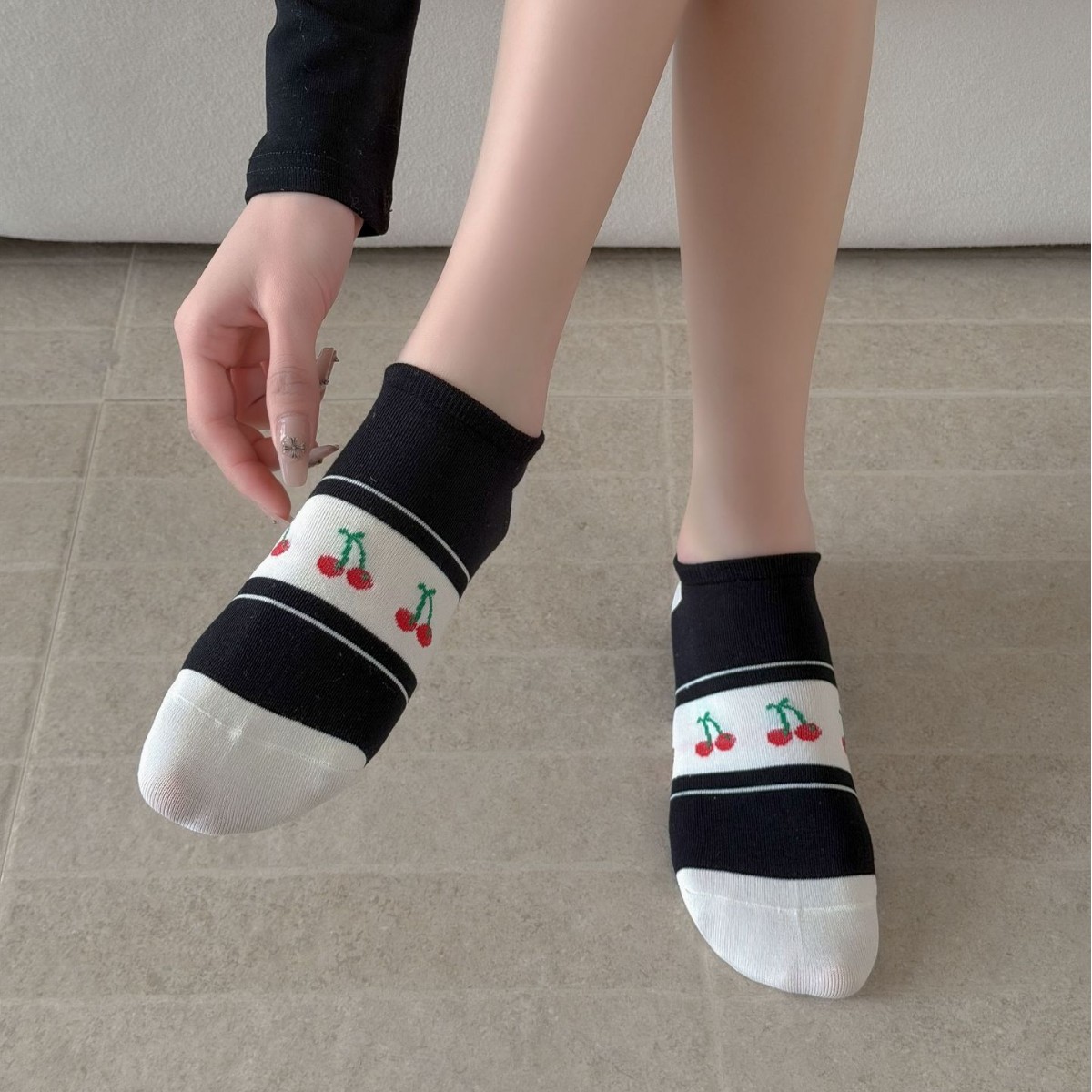 Spring and summer socks, women's boat socks, cute, thin, breathable, cherry black and white color combination, sweet college style cotton socks, Zhuji socks details Picture