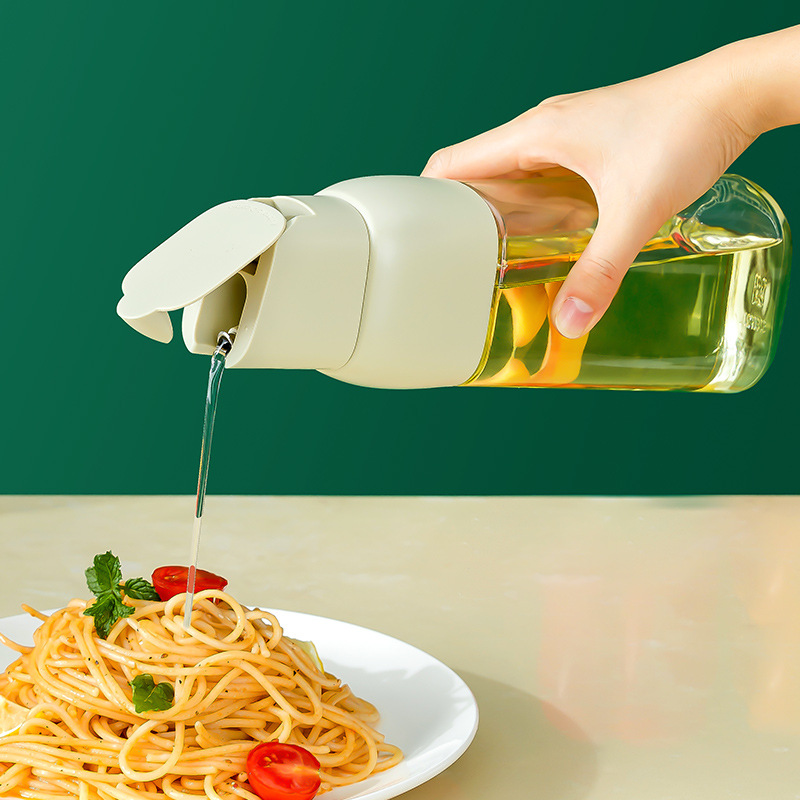 Glass oil pot, household automatic opening and closing, gravity opening lid, no oil sticking, kitchen oil tank, anti-leakage vinegar bottle Application Scenario