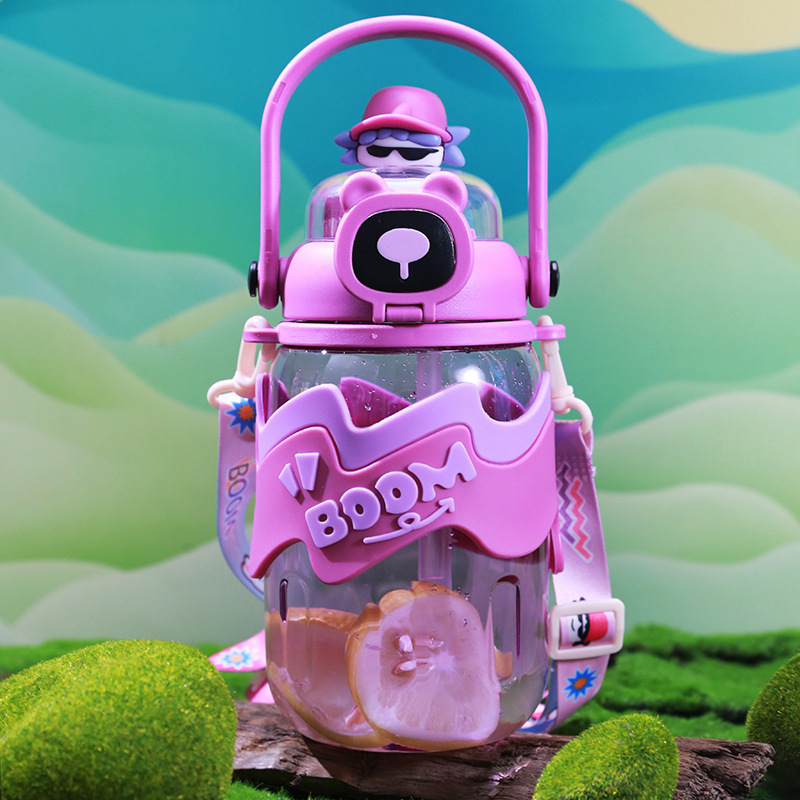 新款大容量BOOM水杯 卡通可爱便携式大水壶户外运动水杯现货批发白底实物图