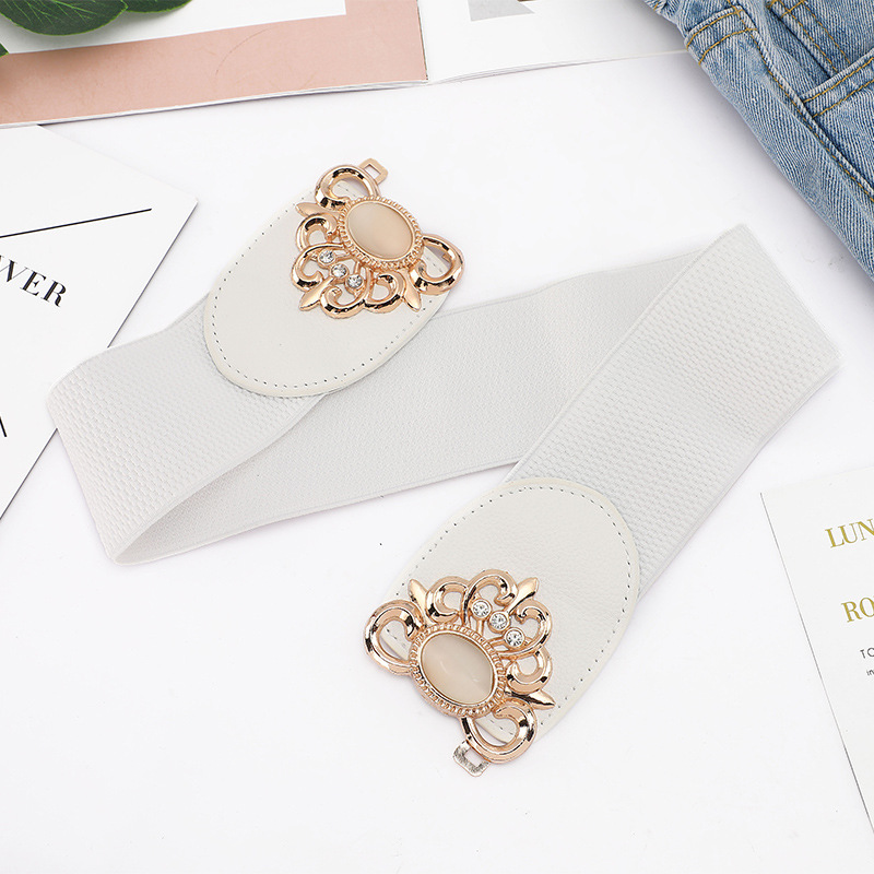 A wide, elastic belt for women with a waistband, which is a perfect match for skirts and coats. Wholesale of wide and elastic belts Application Scenario