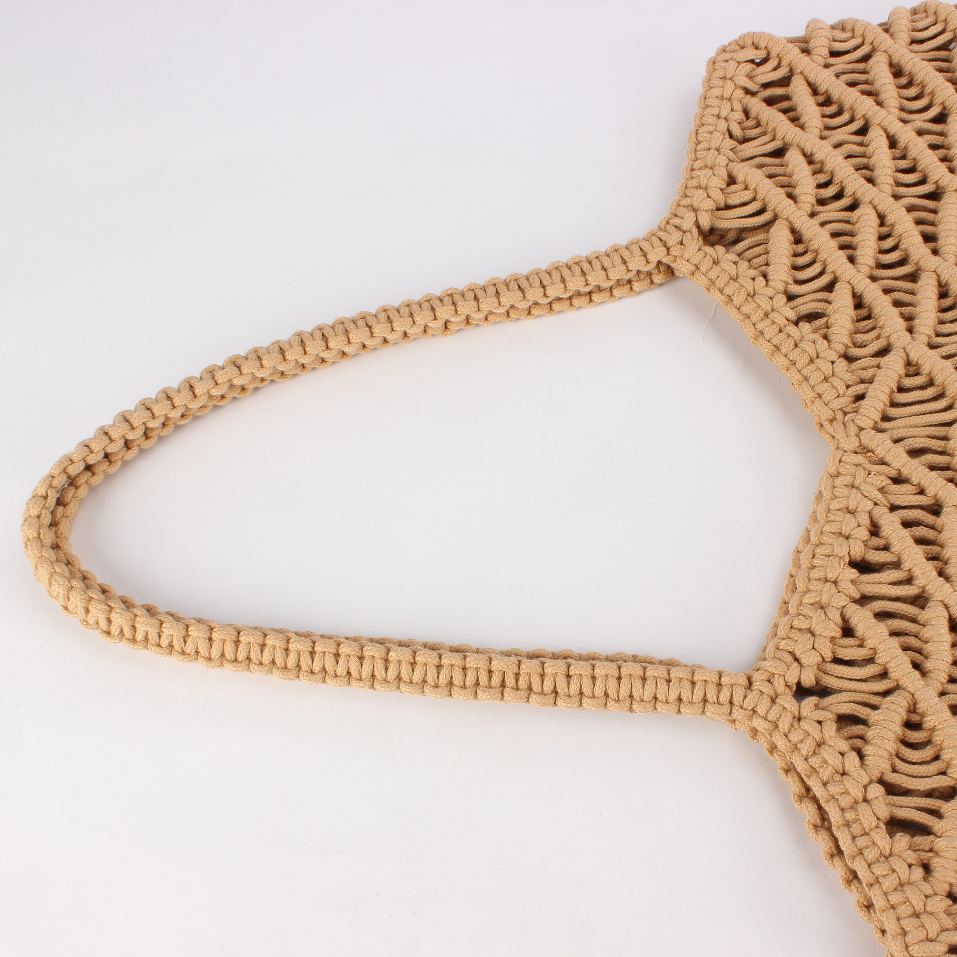 New cotton rope tassel Bohemian-style hand-woven bag, a versatile women's bag for beach vacation and daily casual wear Item Picture