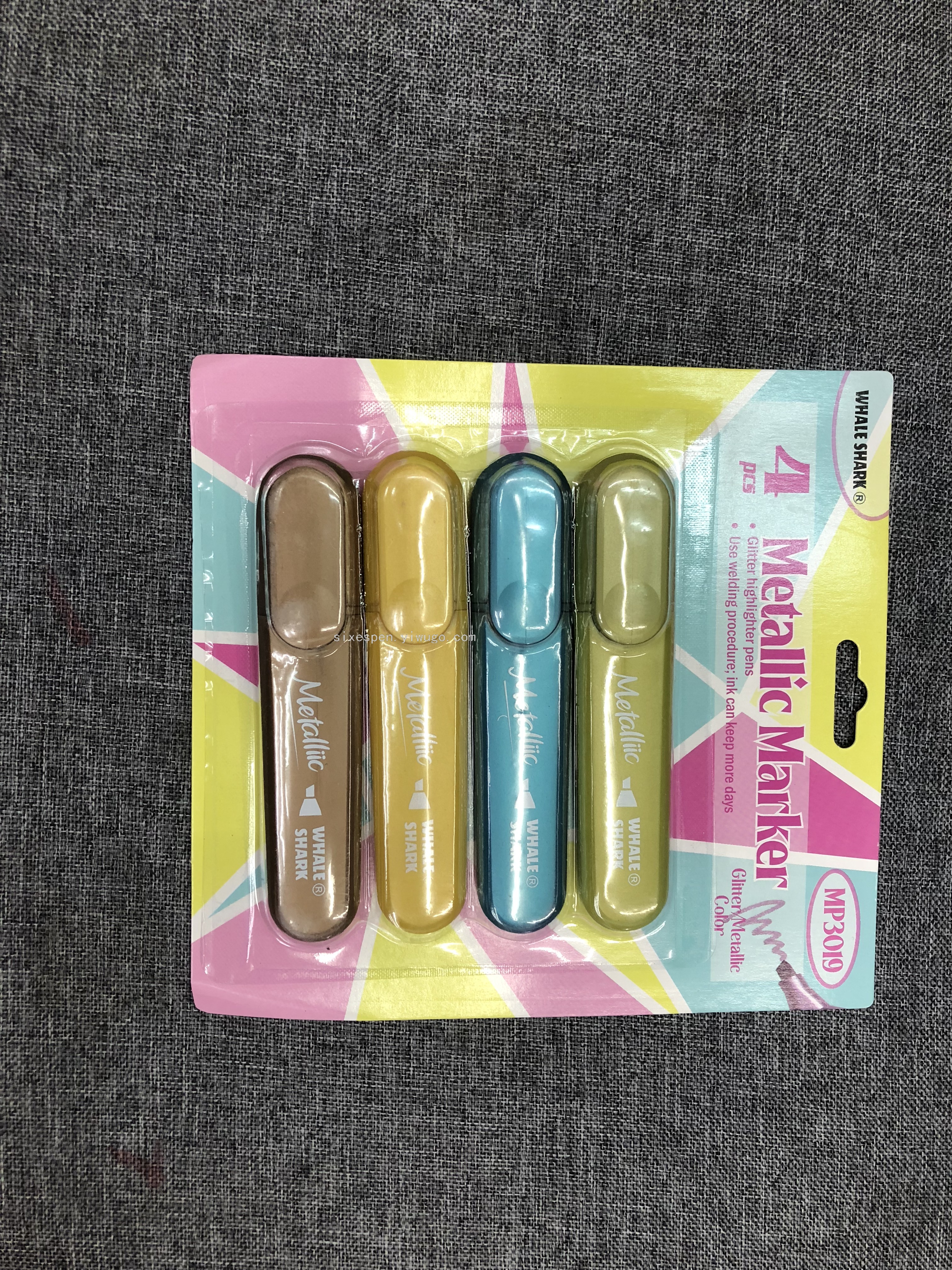 Four metallic highlighters with suction cards, specially designed for supermarkets Specification image