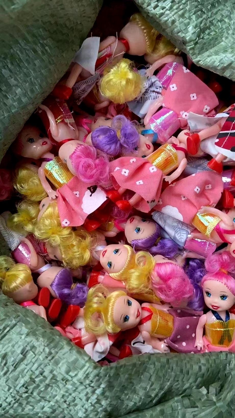 Original manufacturer's exclusive export supply of Barbie headwear accessories, keychains, pendants, dolls and Barbie dolls Application Scenario