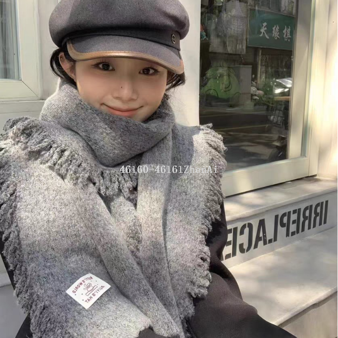 New in-stock cross-border wholesale e-commerce live-streaming supply chain dynamic tassel caterpillar long scarves are available Item Picture