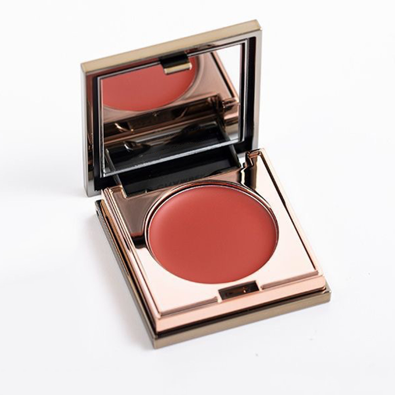 The moisturizing cream blush is light and has a pinkish formula, making it suitable for daily makeup that naturally glows details Picture