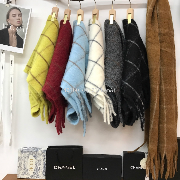 Spot cross-border wholesale e-commerce live-streaming supply chain with interlaced wool grids Application Scenario