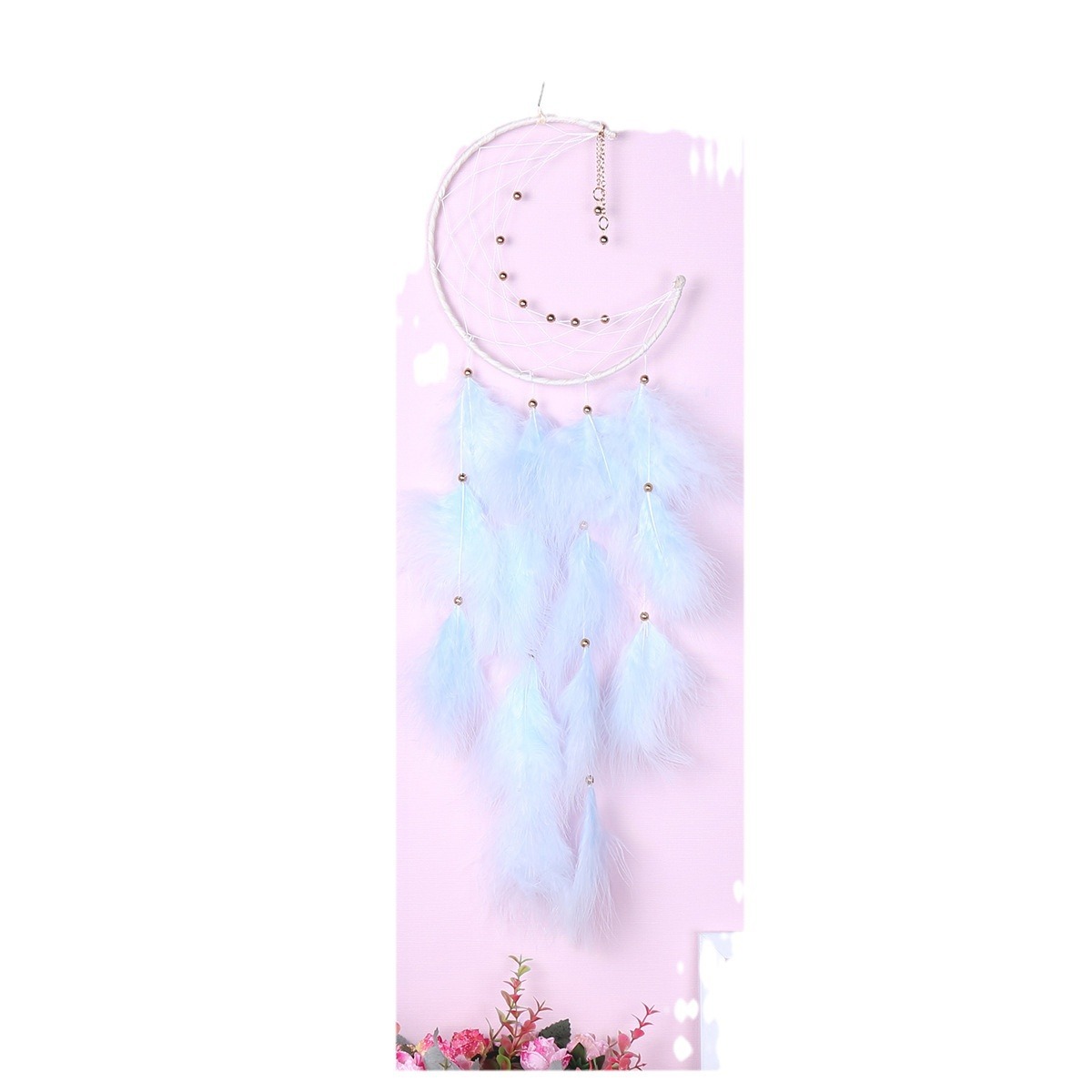 The girl's heart is attached to the room decoration of the dream catcher. Light blue crescent-shaped dream catcher pendant, wall hanging, wall decoration and home decoration Application Scenario