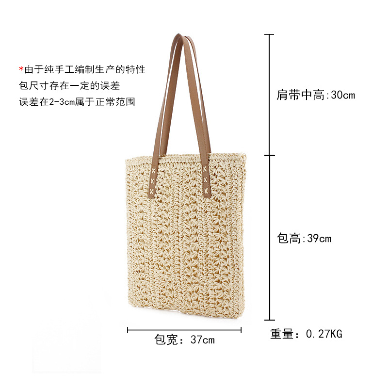 The beige straw woven bag body is paired with a brown leather hand-woven bag. The women's small crossbody bag is crocheted with silver thread Application Scenario