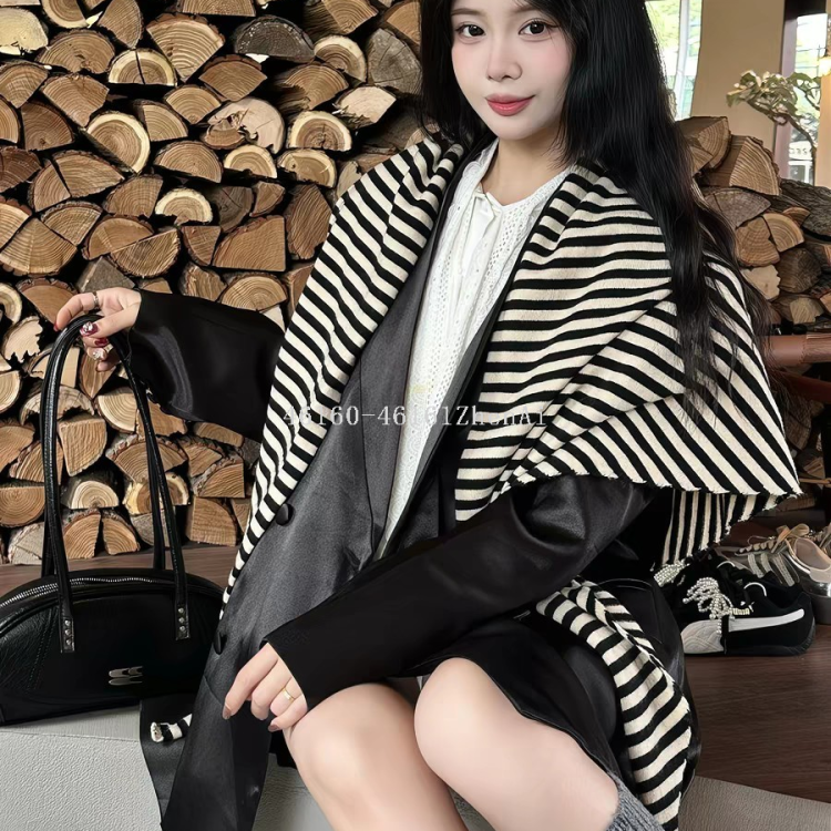 Wholesale of new cross-border export scarves, horizontal striped triangular shawls, e-commerce live streaming supply chain