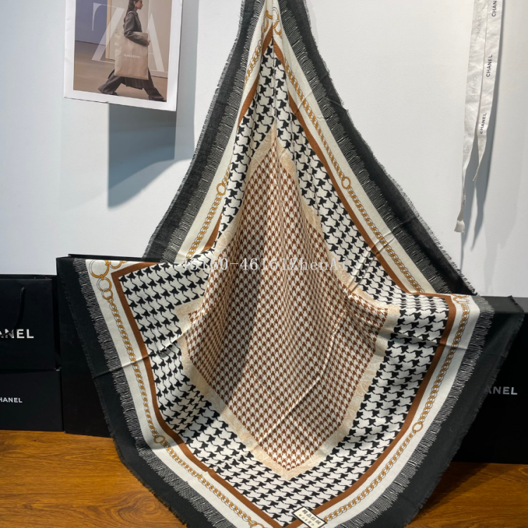 New cross-border export cash on delivery fashionable classic velvet printed square towels are available for supply through e-commerce live streaming supply chain Application Scenario