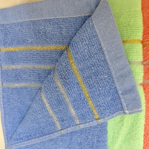A small square scarf embroidered with cotton yarn and gold and silver threads Specification image