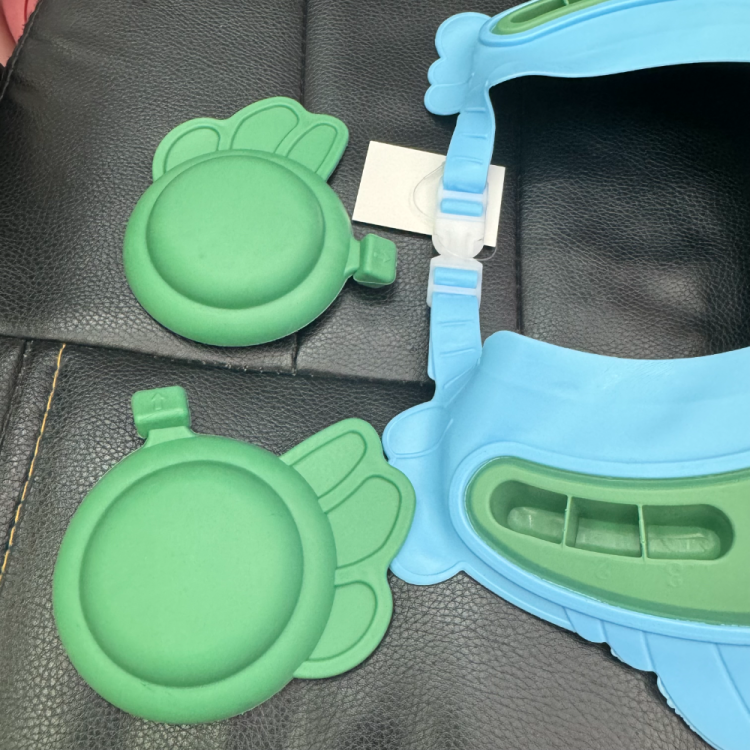 3D stereoscopic ear protection adjustable baby shampoo cap, children's shampoo cap, infant bath cap, soft rubber shower ear protection cap Application Scenario