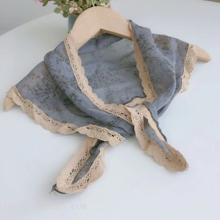 The export Japanese and Korean style triangular scarves are very elegant and fresh. The lace is all made of cotton and linen