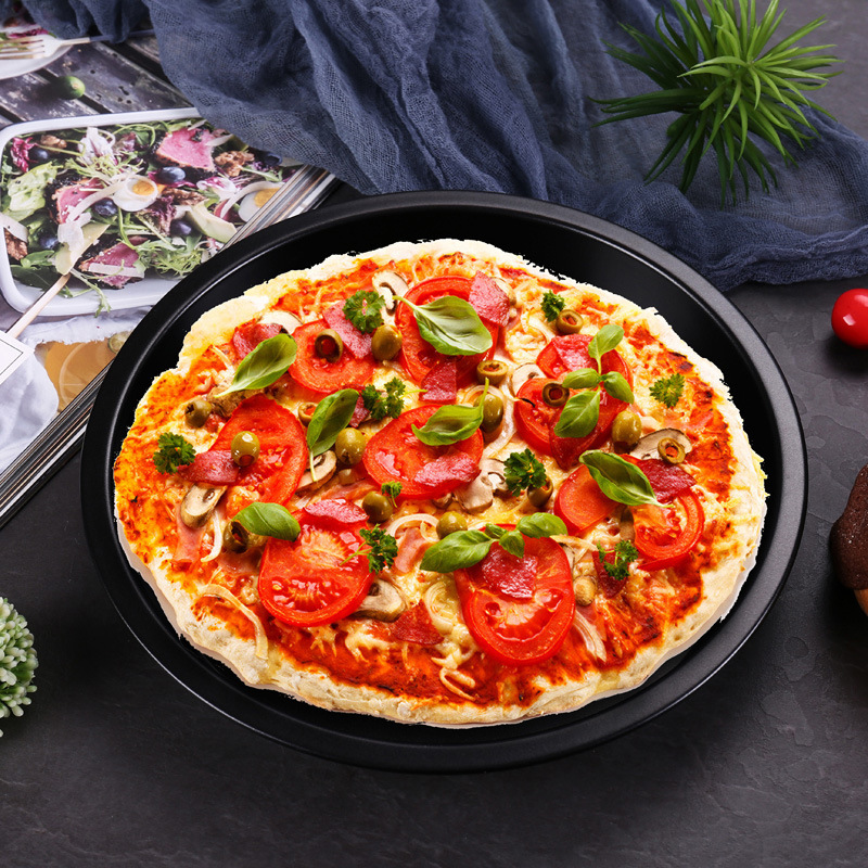 Factory direct sales of 6-14 inch non-stick pizza trays, black carbon steel pizza molds, baking pizza trays, baking molds Application Scenario