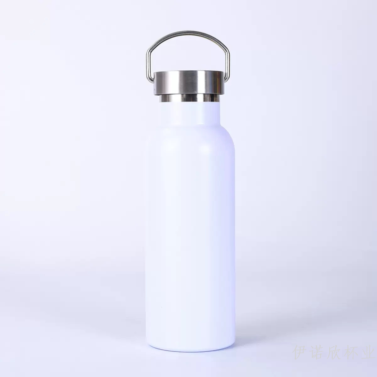 保温杯/钛杯/杯子/水杯/喝水保温杯白底实物图