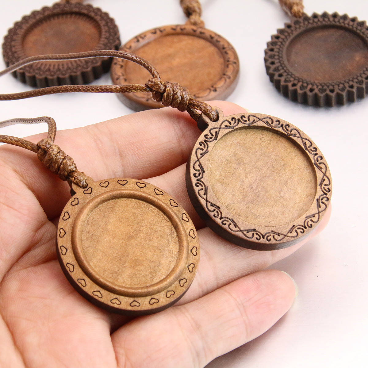 内径25-30mm复古爱心花边木头镶嵌宝石底托绑绳子diy手工项链配件