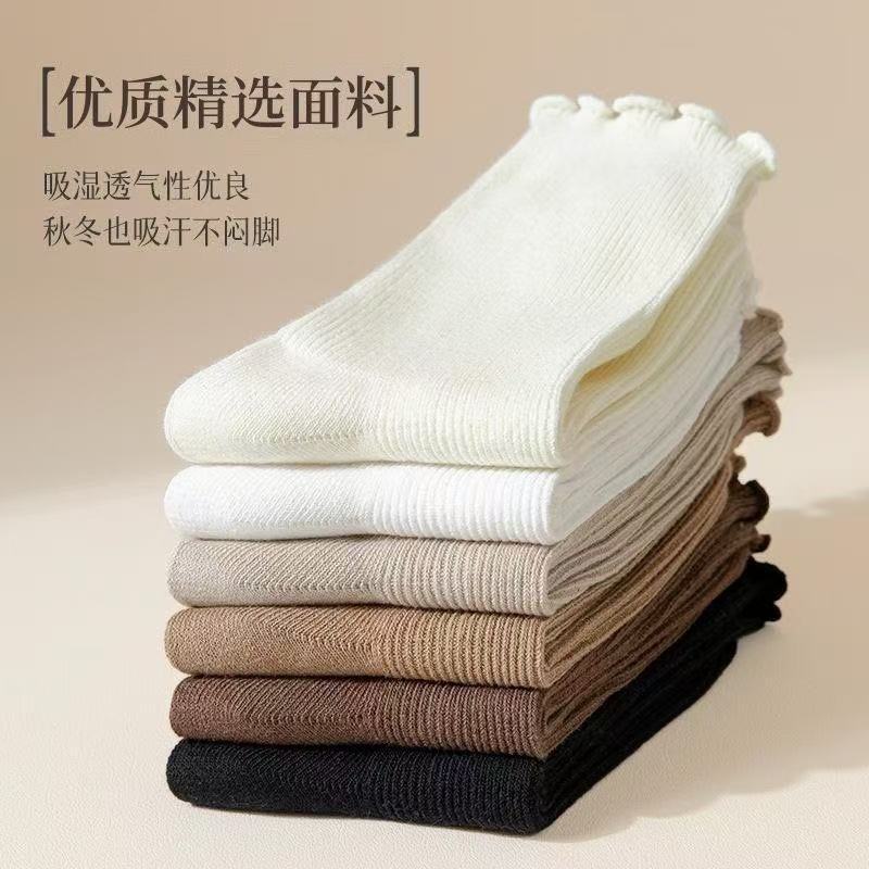 Black ear-trimmed cotton socks, girls' pile socks, autumn and winter sweat-absorbing, versatile for students, black ear-trimmed girls' socks, Instagram casual and home girls details Picture