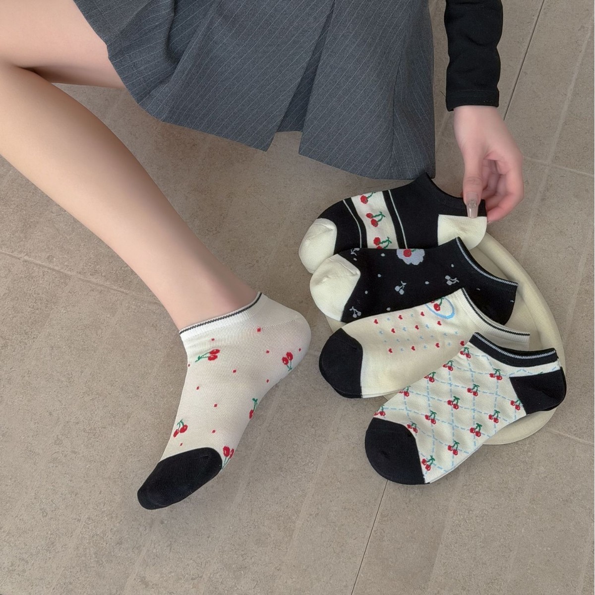 Spring and summer socks, women's boat socks, cute, thin, breathable, cherry black and white color combination, sweet college style cotton socks, Zhuji socks