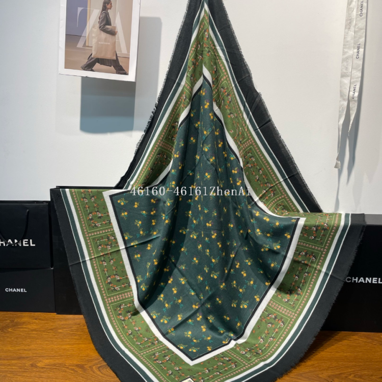 New cross-border export cash on delivery scarves wholesale e-commerce live streaming, fashionable classic velvet printed square scarf supply chain