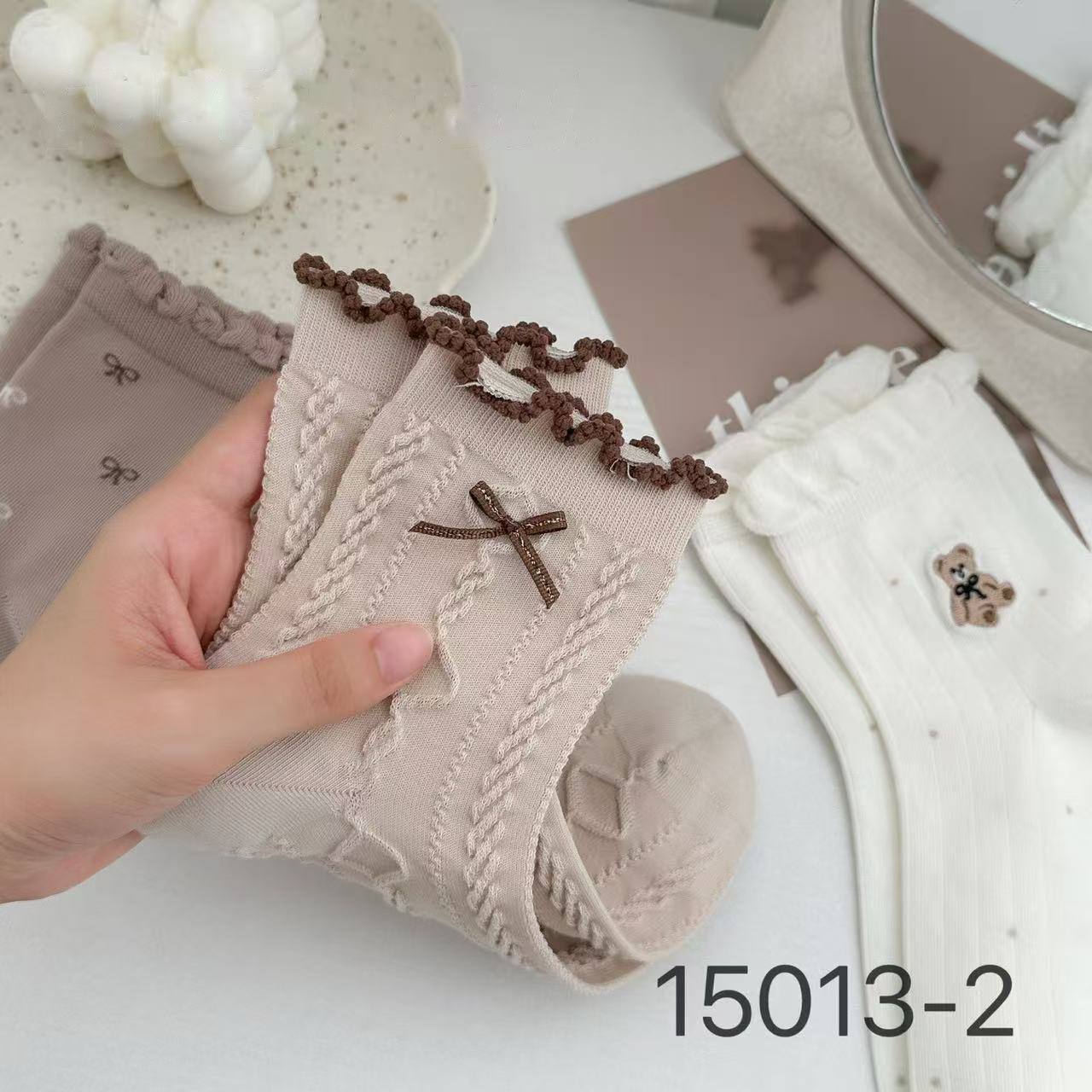 Autumn and winter new mid-calf socks, brown and white socks, light-colored mid-calf socks, women's socks, autumn and winter socks details Picture