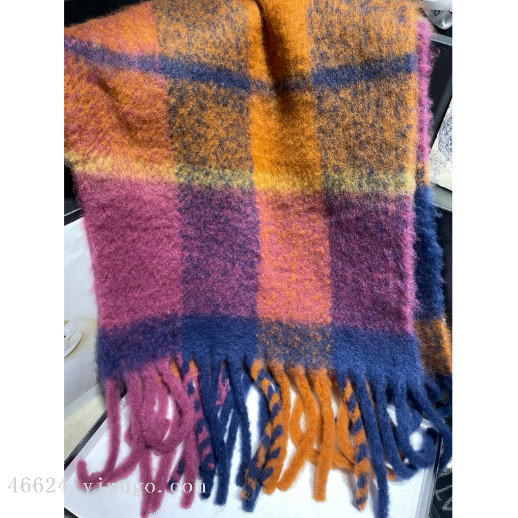 Cross-border scarf wholesale, e-commerce live streaming, supply chain, bristles, deep purple-red checkered thick whiskers Application Scenario