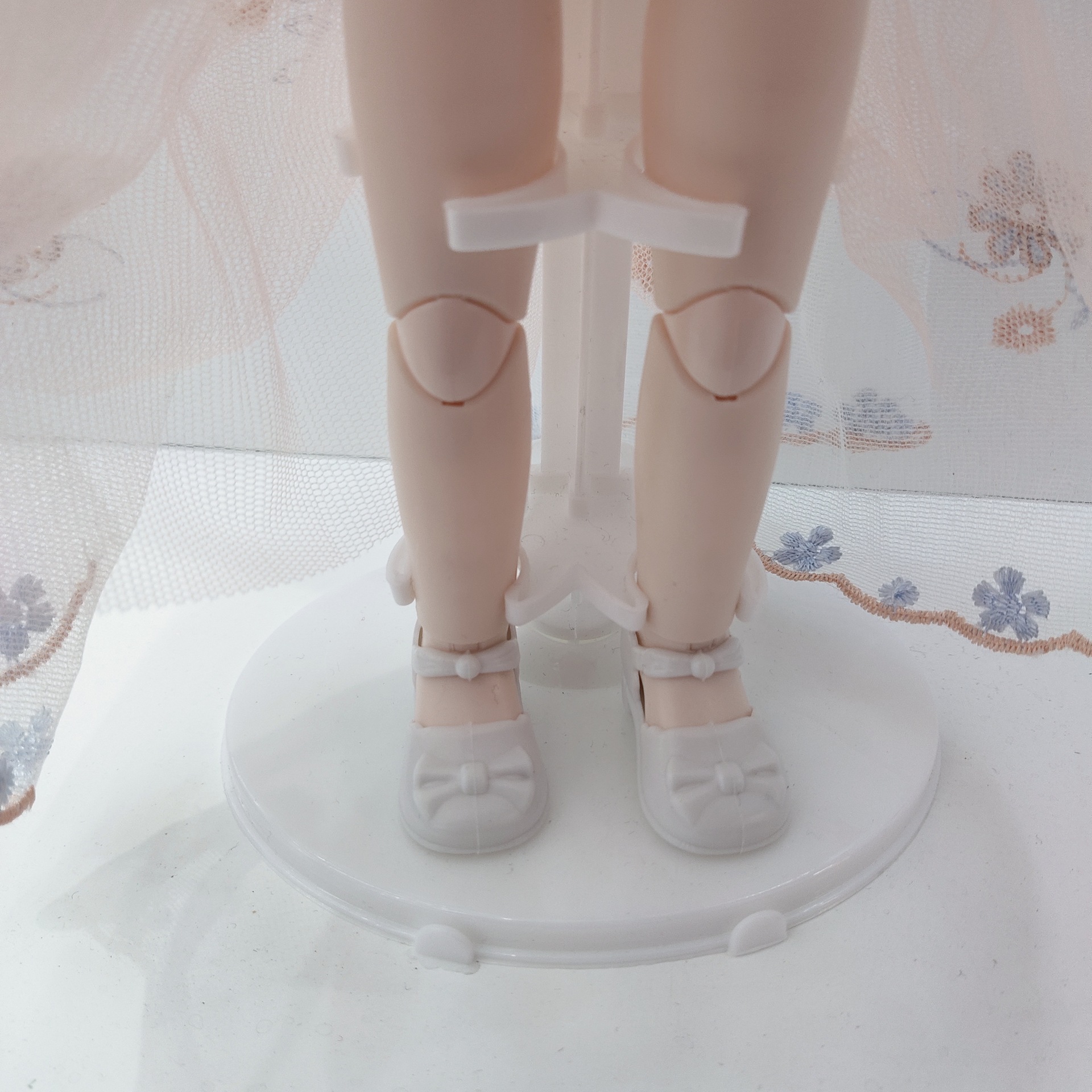 Factory direct sales: 30 cm exquisite display stand, DIY Barbie doll box, girl's house play gift, wedding dress (only base, no doll)