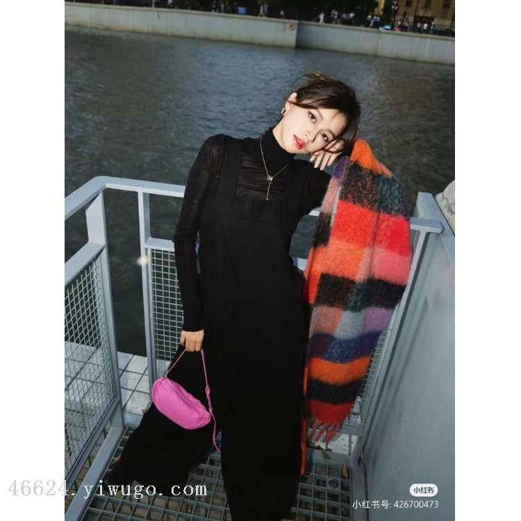 Cross-border scarf wholesale e-commerce live streaming supply chain, mohair thick beard scarf COS checkered thick beard Application Scenario