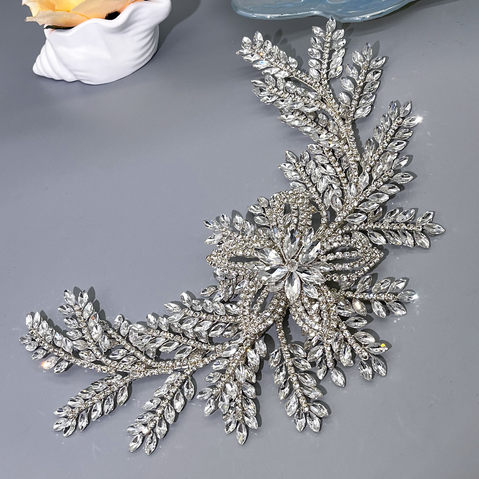 2025 Handcrafted rhinestone Bridal headwear, Heavy diamond-encrusted leaf and flower Wedding hair accessory DZ135 Item Picture