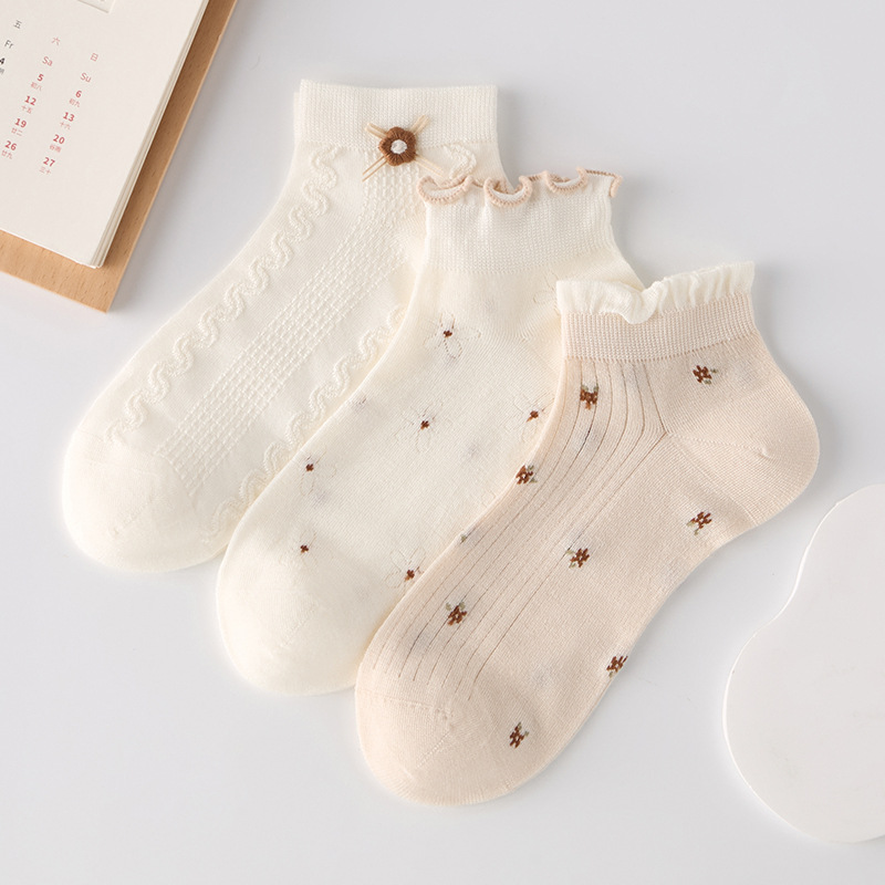 New socks: Spring and summer thin women's short socks with black ear trim dots, cotton socks, college style cotton women's boat socks, short socks details Picture