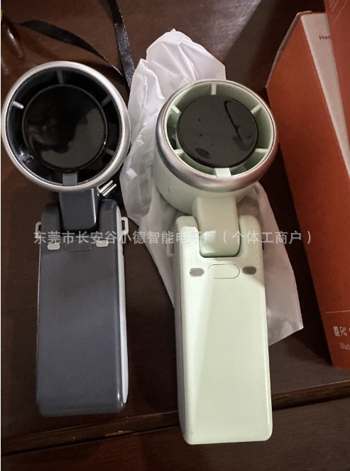 东南亚S001手持高速风扇 100档暴力数显USB充电户外迷你工厂跨境白底实物图