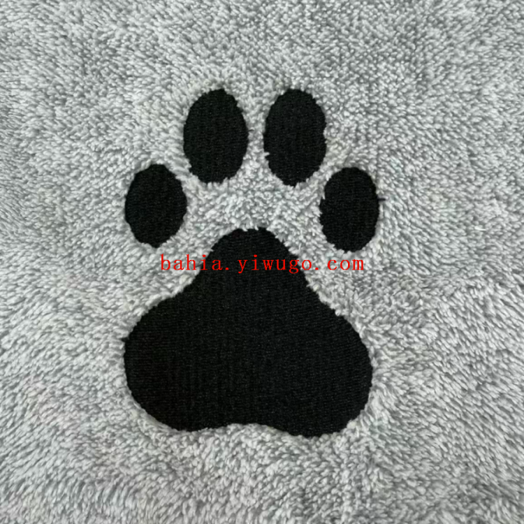 Pet embroidered dog paw towel 60*60cm soft, absorbent and quick-drying towel, specially designed for cat and dog bathing and grooming Application Scenario