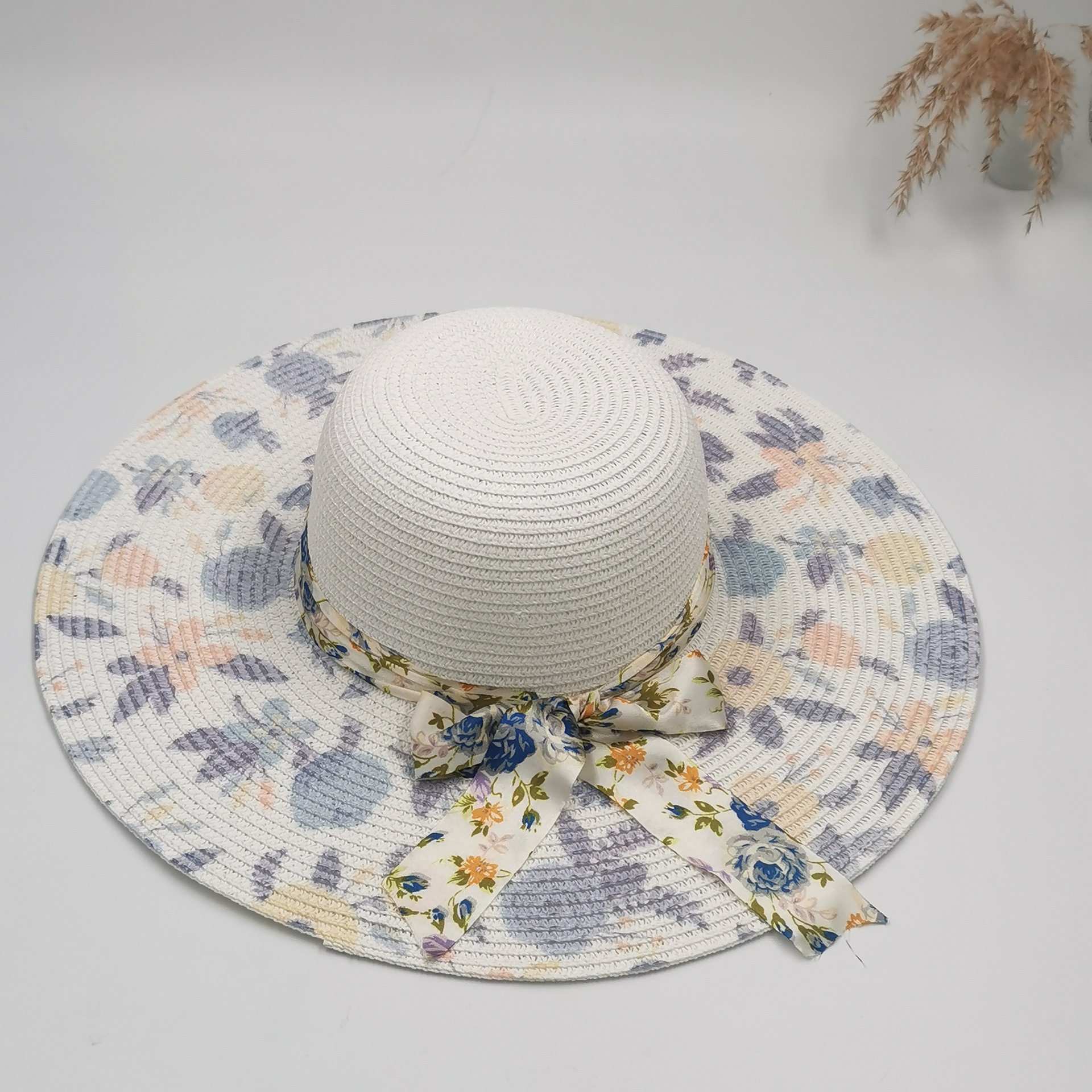 Wholesale of spring and summer outdoor wide-brimmed ribbon sun hats, pp silk hats, women's printed ribbon hats and fisherman hats details Picture