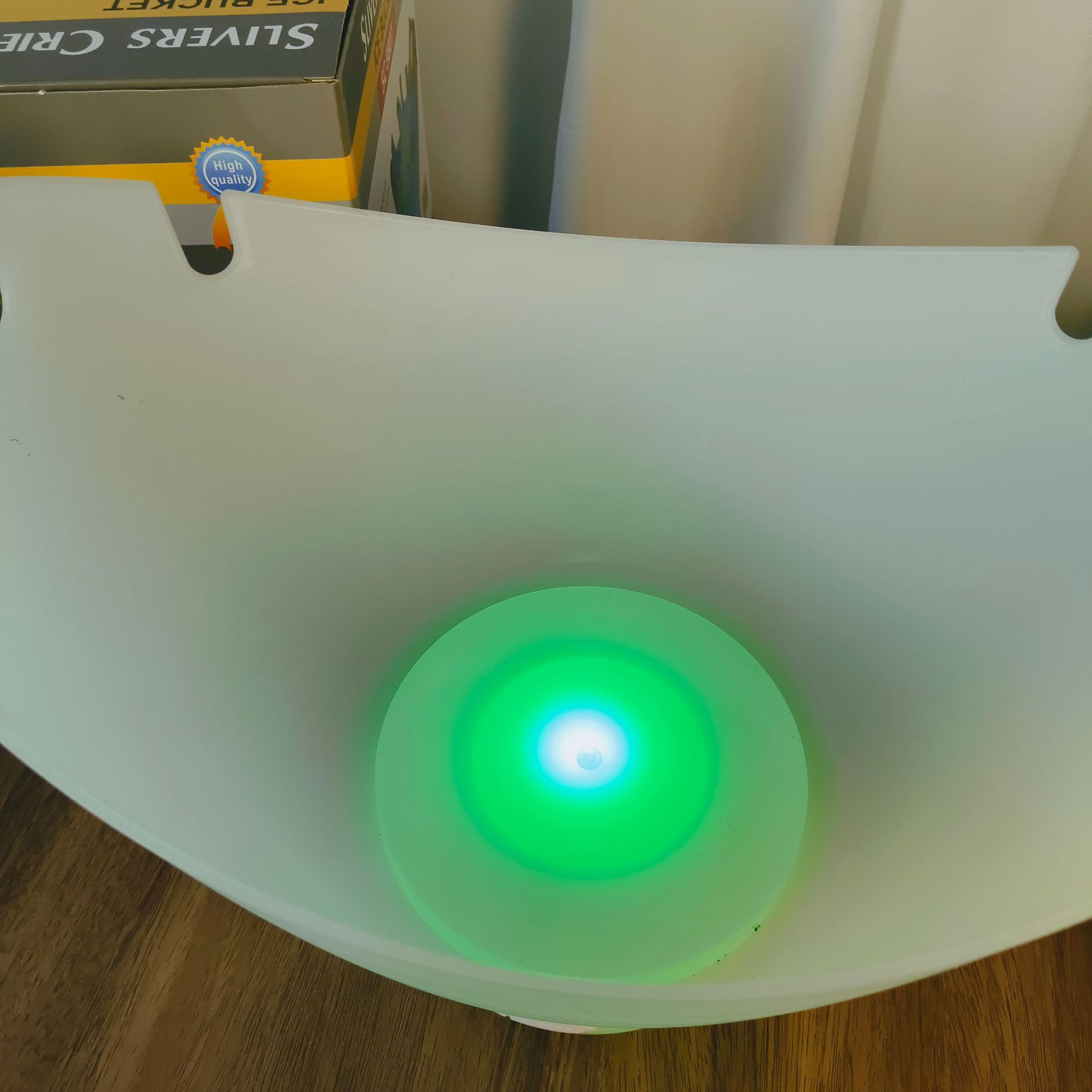 保温箱户外白底实物图